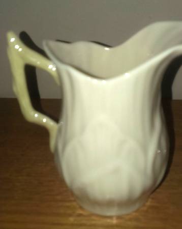 Lily White Creamer
