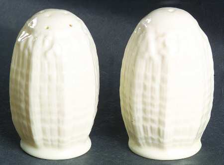 Tridacna White Salt & Pepper Set