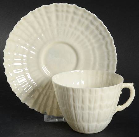 Limpet White (No Trim, Smooth) Flat Cup & Saucer Set
