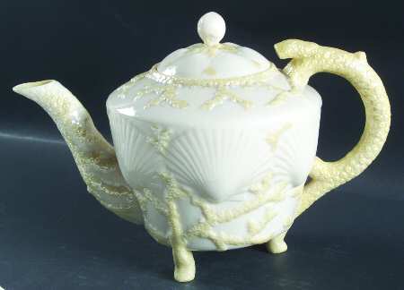 New Shell Yellow Teapot & Lid by Belleek Pottery (Ireland)