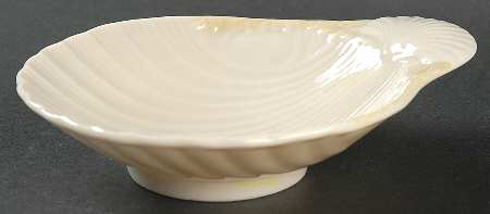 New Shell Yellow Handled Butter Server