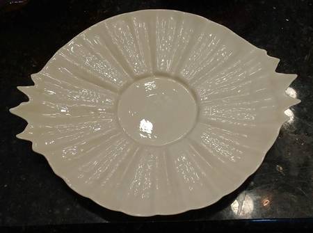 Tridacna White Handled Cake Plate