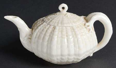Tridacna White Mini Teapot & Lid