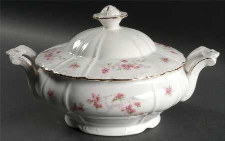 Antoinette Round Covered Vegetable