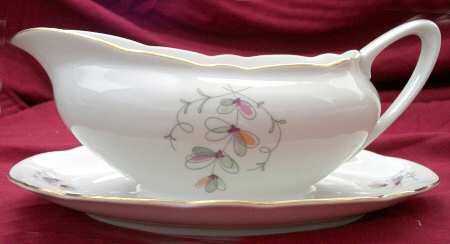 BOH27 Gravy Boat with Attached Underplate