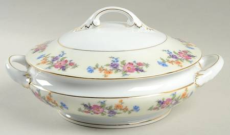 Floradora (Cream Border) Round Covered Vegetable