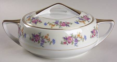 Floradora (Cream Border) Round Covered Vegetable