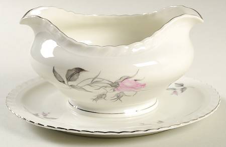 Theresa Gravy Boat with Attached Underplate