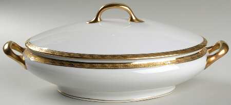 Laurel Oval Covered Vegetable