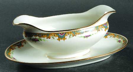 Lucie Gravy Boat with Attached Underplate