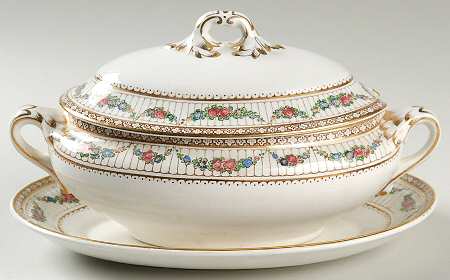 9852 Sauce Boat & Lid with Underplate