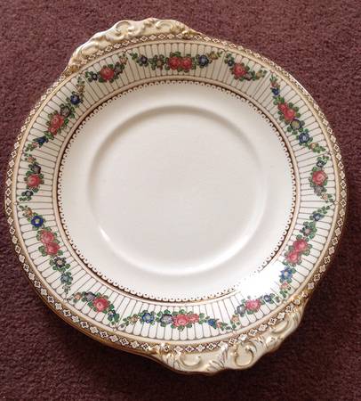 9852 Handled Cake Plate