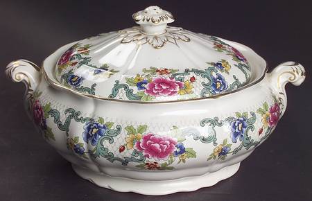 Floradora (Multi Scalloped) Round Covered Vegetable