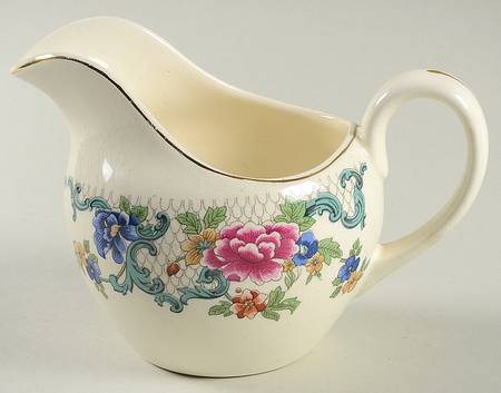 Floradora (Smooth) Creamer