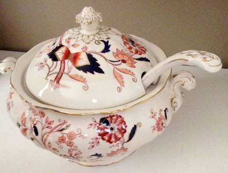 Fresian Tureen & Lid w/Ladle