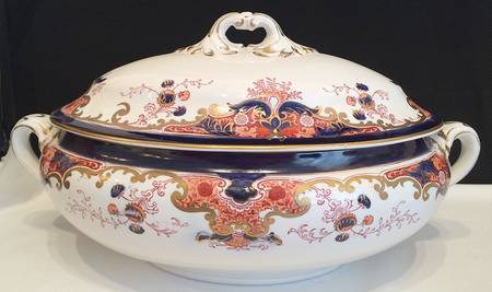 Lucania (Smooth) Tureen &  Lid