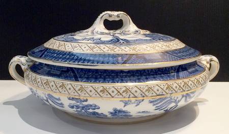 Real Old Willow Blue Round Covered Vegetable