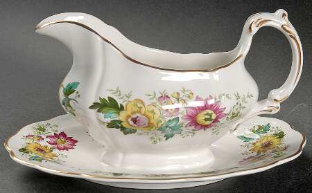 Victoria Gravy Boat with Attached Underplate