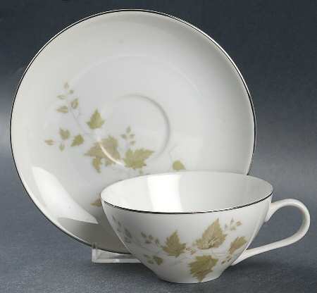 Woodvine Flat Cup & Saucer Set