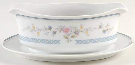 Stratford Gravy Boat with Attached Underplate