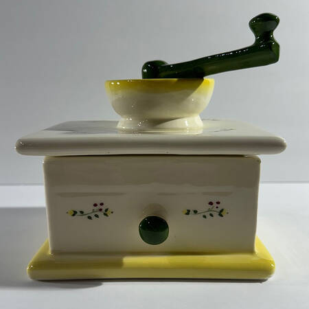 California Farmhouse Yellow Candy Box & Lid