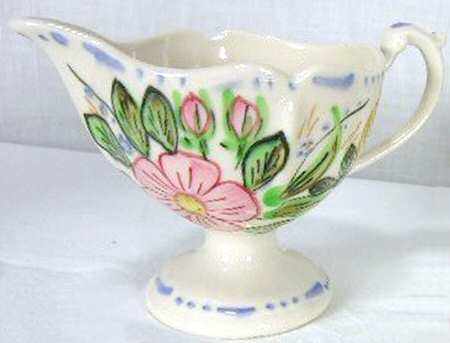 Nove Rose Gravy Boat