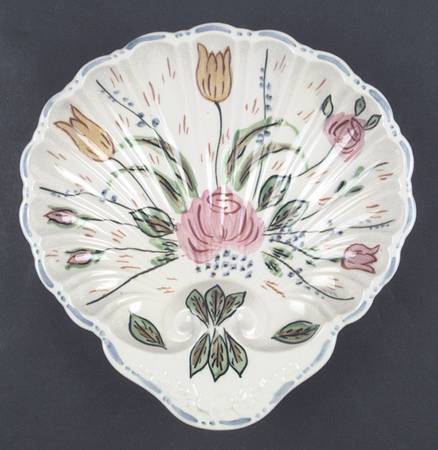 Nove Rose 9" Shell Shaped Bowl