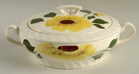Ridge Daisy Round Covered Vegetable