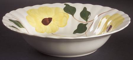 Ridge Daisy 9" Round Vegetable Bowl