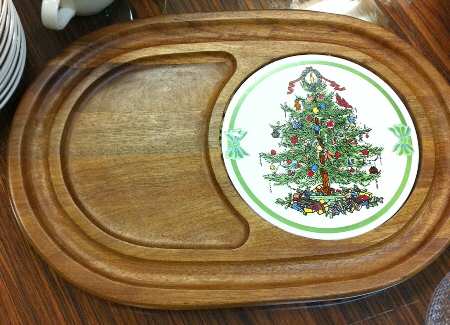 Yule Tide Wood Base Cheese and Cracker Set