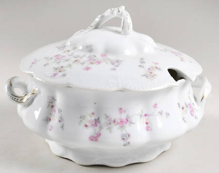 5789 Tureen &  Lid by Bassett