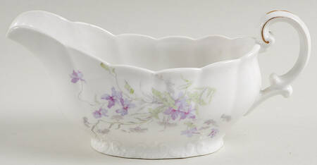 5186 Gravy Boat by Bassett