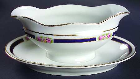 12682 Gravy Boat with Attached Underplate