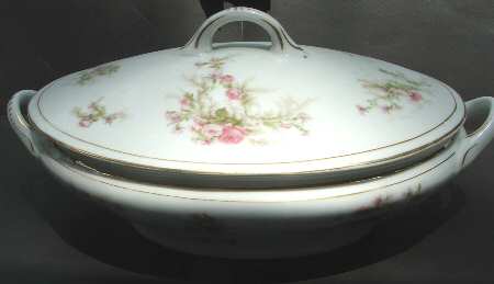 11578 Oval Covered Vegetable