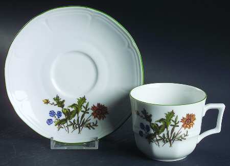 BTH2 Flat Cup & Saucer Set