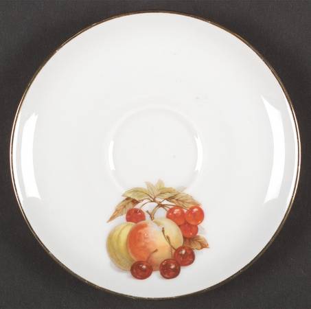 BTH4 (1-16" Gold Trim) Saucer for Flat Cup