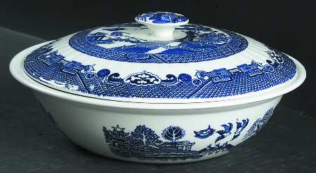 Willow Blue Round Covered Vegetable