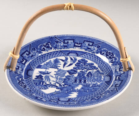 Blue Willow (Restaurant Ware) 5 3/8"-5 5/8" Bamboo Handled Serving Plate  HC