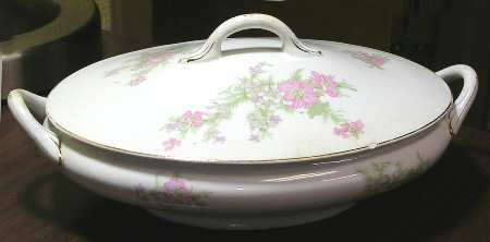 BUF29 Oval Covered Vegetable