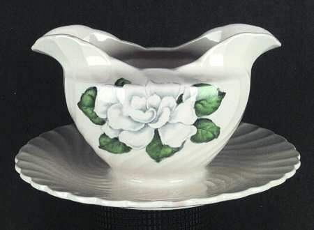 Gardenia Gravy Boat with Attached Underplate