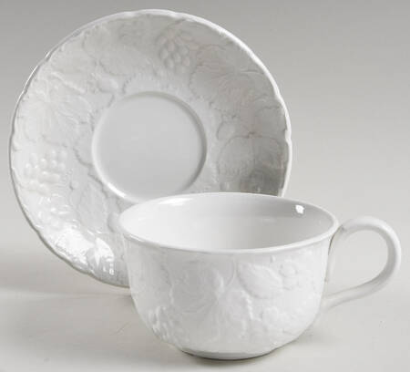 Strawberry and Grape Leaf White (Davenport) Oversized Cup & Saucer Set
