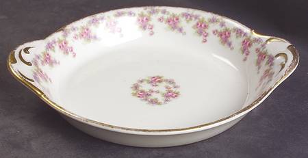 Bridal Wreath 7" Round Baker