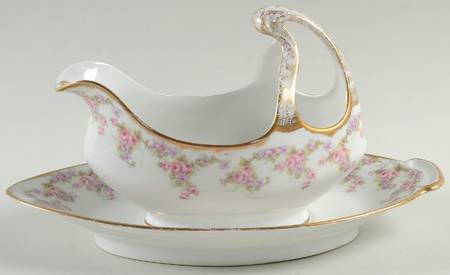 Bridal Wreath Gravy Boat with Attached Underplate