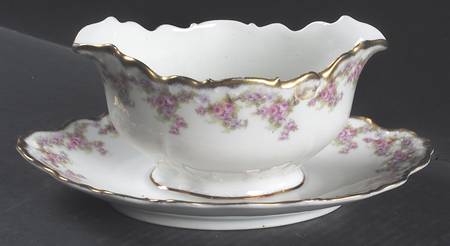 Bridal Wreath Gravy Boat with Attached Underplate