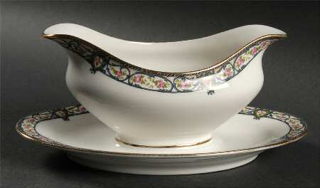 BWD10 Gravy Boat with Attached Underplate
