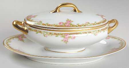 BWD114 Gravy Boat w/Attached Underplate & Lid
