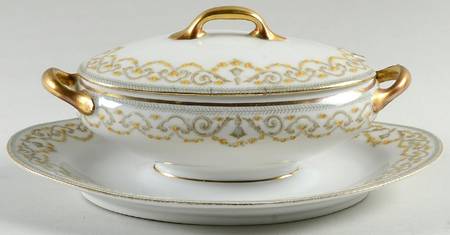 BWD13 Sauce Boat with Attached Underplate & Lid