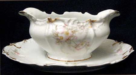 BWD32 Gravy Boat & Underplate