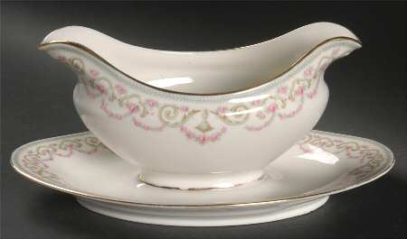 BWD34 Gravy Boat with Attached Underplate