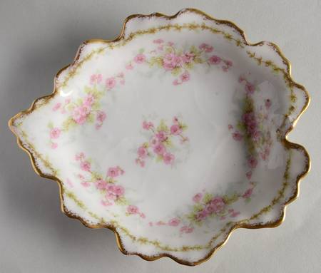 BWD4 Leaf Shaped Dish